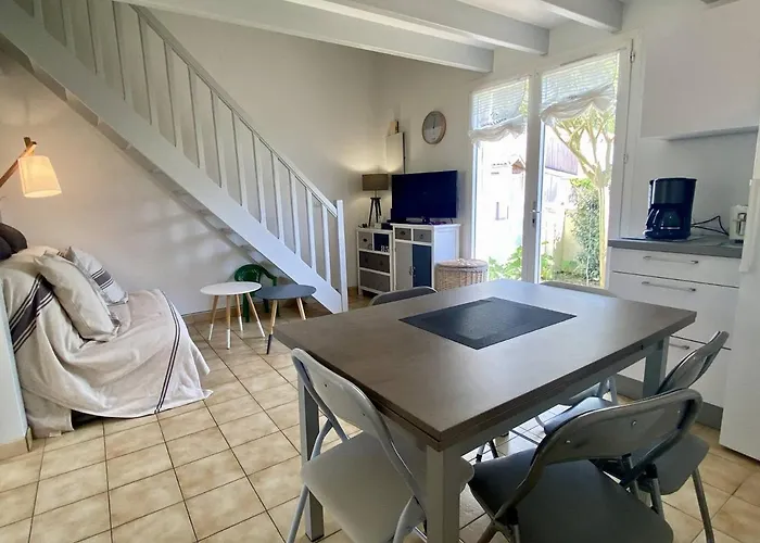 Hébergement de vacances Maison 4 Pièces Près De La - 6 Couchages - Fr-1-246a-246