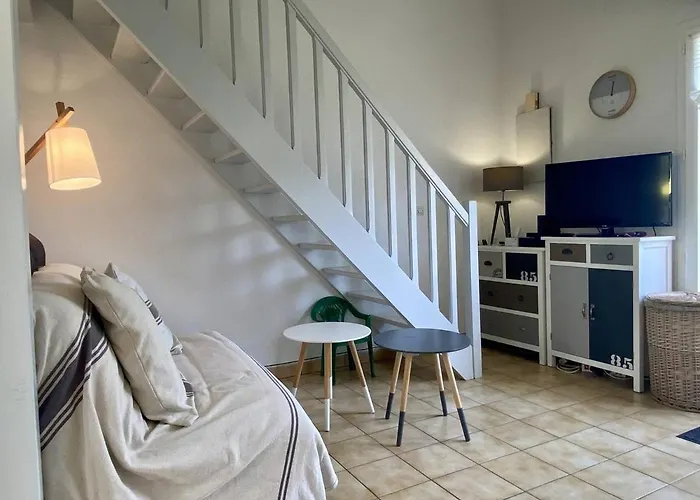 Hébergement de vacances Maison 4 Pièces Près De La - 6 Couchages - Fr-1-246a-246 *